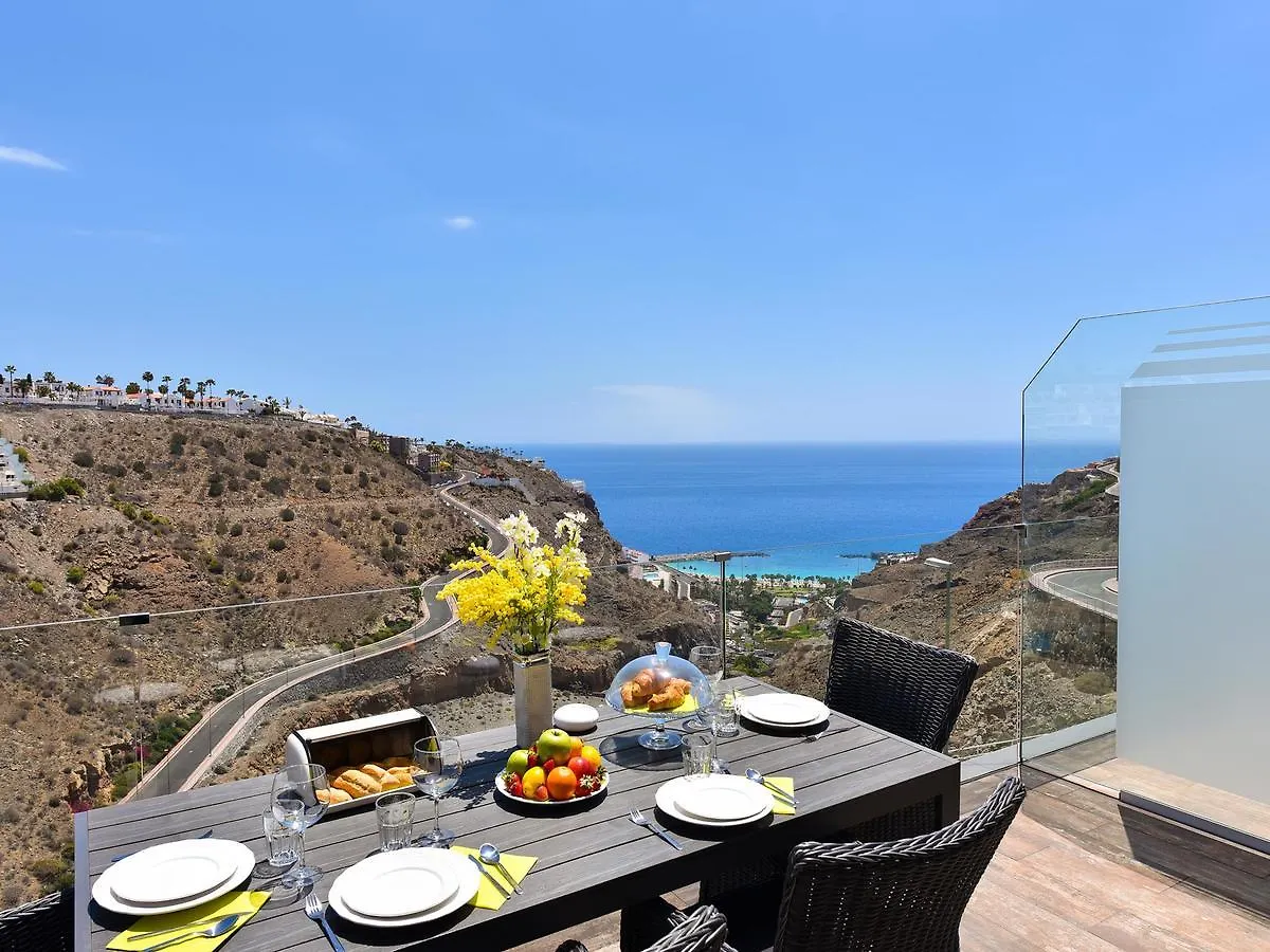 הקונטקטים של Penthouse Beyond Amadores